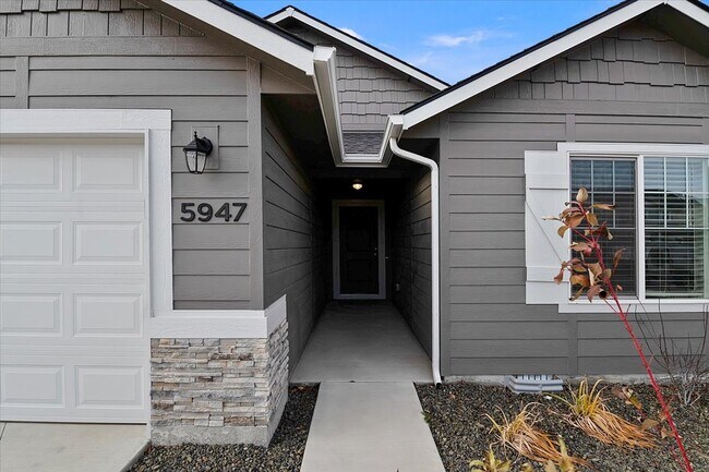 Building Photo - 5947 S Nordean Ave