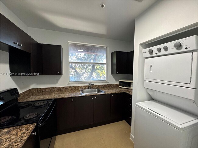 Foto del edificio - 529 NE 62nd St