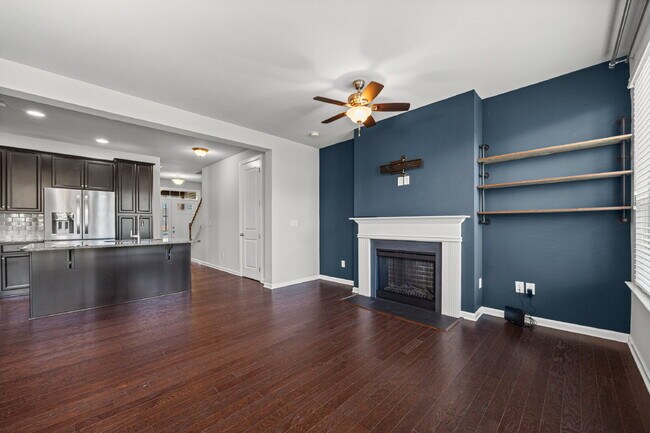 Foto del edificio - Move-In Ready Fort Mill Townhome with Garage, Hardwood Floors & Fresh Updates!