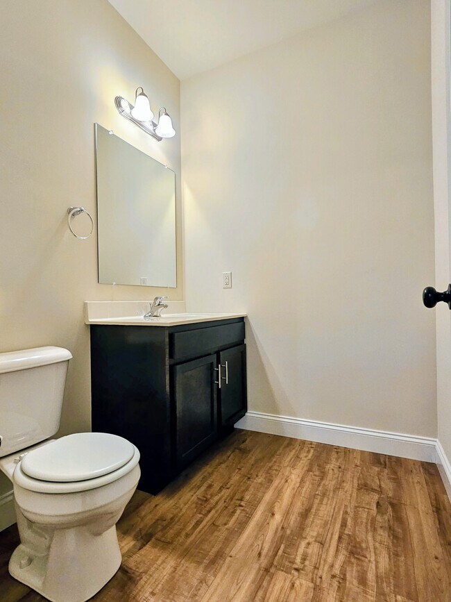 Foto del edificio - 361 Cedar Holw