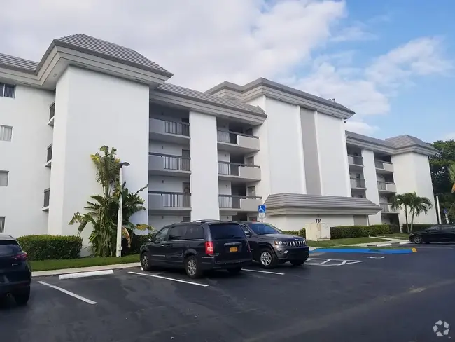 Building Photo - 731 N Pine Island Rd