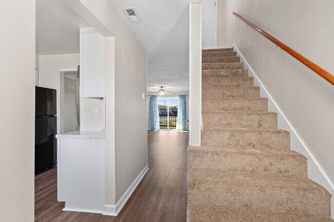 Building Photo - Beachside Living with Beautiful Bay Views