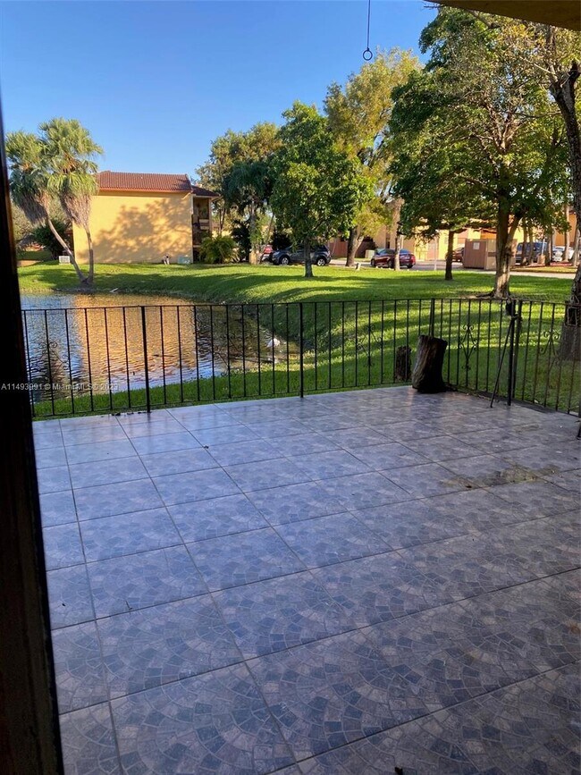 Foto del edificio - 10889 NW 7th St