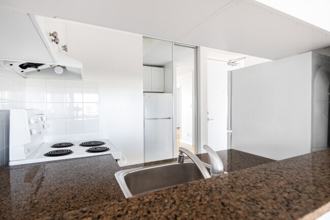 Building Photo - Central Plaza