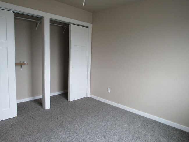 Building Photo - Newer Construction 2 Bdrm Apt
