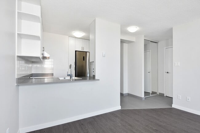 Building Photo - Central Plaza