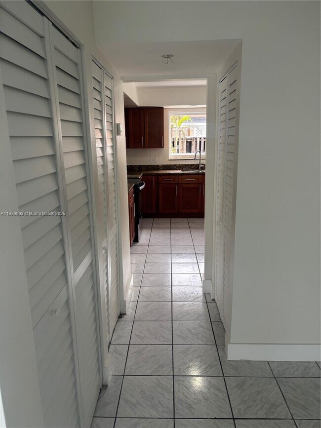 Foto del edificio - 9435 SW 144th Ct