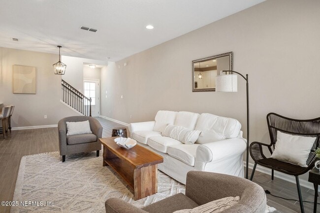 Foto del edificio - 698 Cherry Elm Dr