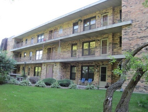 Building Photo - 2610 Oakton St