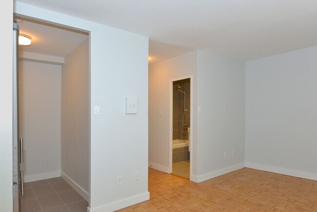 Building Photo - 263 Russell Hill Rd
