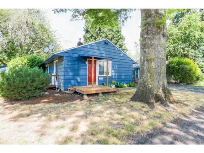 Building Photo - Adorable Cottage in Courtyard Setting!