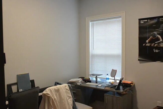 Building Photo - 2BR 1Bth unit. Great location!  Recently built!