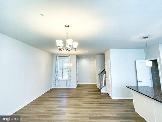 Building Photo - 224 Lilac St