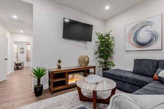 Building Photo - 12005 N Panorama Dr