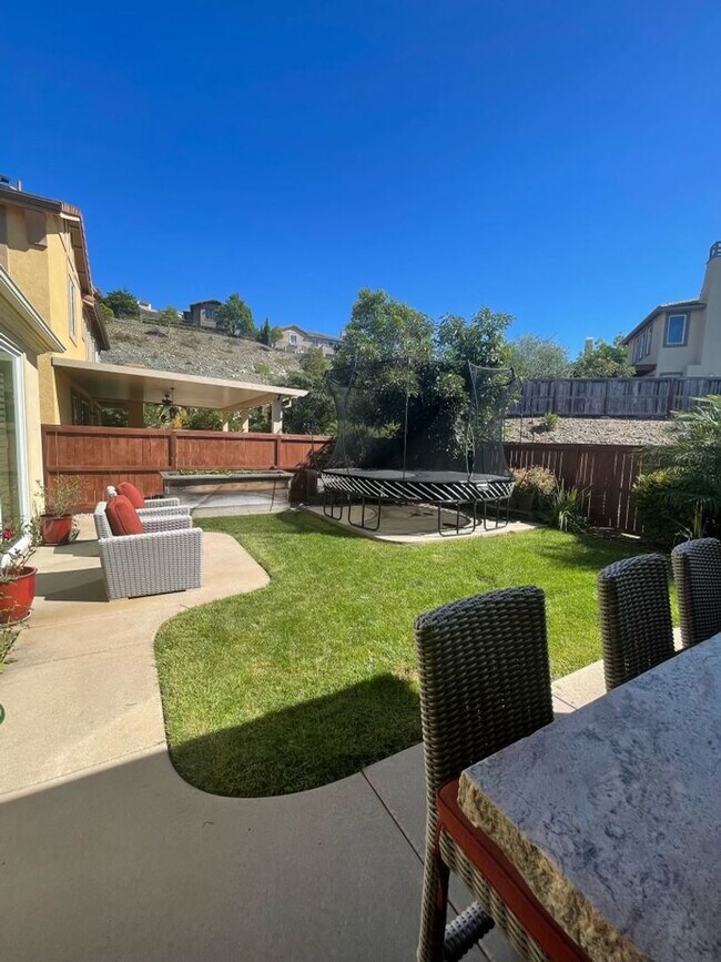 Foto del edificio - Beautiful 4 Bed 3.5 Bath House in San Marcos Call 6 1 9 8 8 8 5 5 5 4