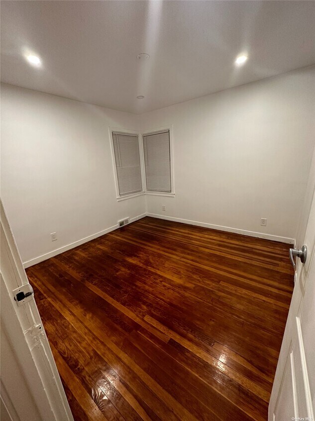 25 Ellison Ave, Westbury, NY 11590 House Rental in Westbury, NY