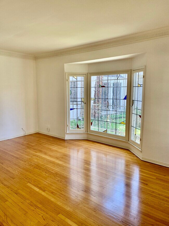 Living Room - 7916 Rosewood Ave