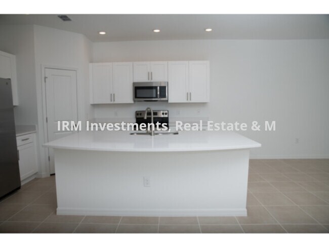 Building Photo - 3 bedroom 2.5 Bath townhome in Reedy Reserve !!!