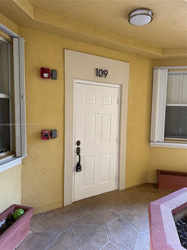 Foto del edificio - 8912 W Flagler St