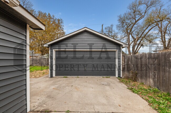 Foto del edificio - 235 Trout Ave