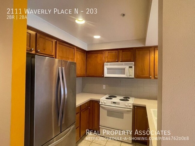 Building Photo - 2111 Waverly Pl N