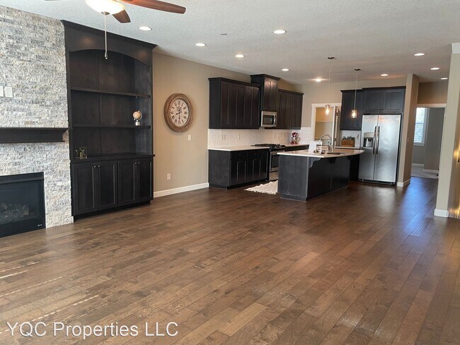 Foto del edificio - 4 br, 3 bath House - 4245 NW Sage Loop