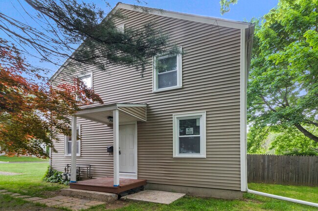 Building Photo - 232 Melville Dr