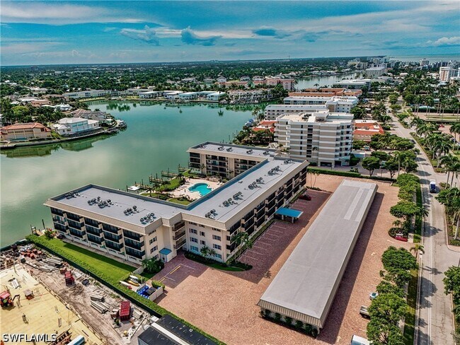 Foto del edificio - 3200 Gulf Shore Blvd N