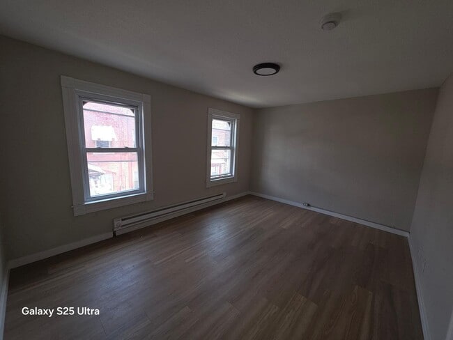 Building Photo - 6-8 Gordon Pl