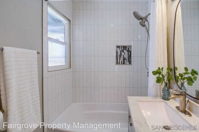 Building Photo - 1 br, 1 bath House - 3481 Myrtle Ave