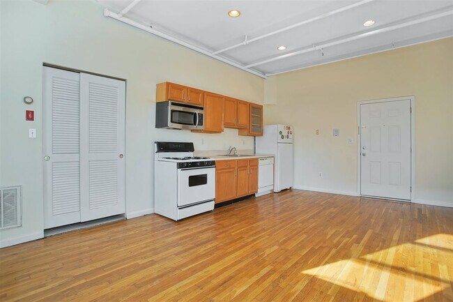 Building Photo - 62 4th St