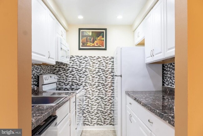 Building Photo - 9804 Hellingly Pl