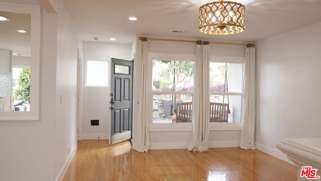 Building Photo - 5958 Overhill Dr