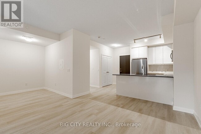 Building Photo - 3270 Sheppard Ave E