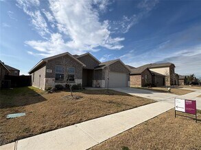 Building Photo - 1221 Acacia Dr