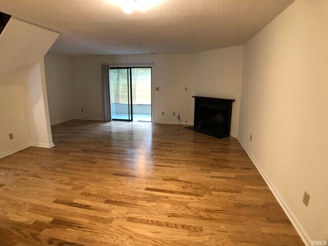 Building Photo - 122 Mossbark Ln