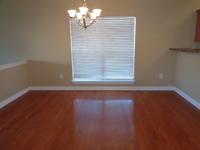 Foto del edificio - 1058 Riverspring Drive