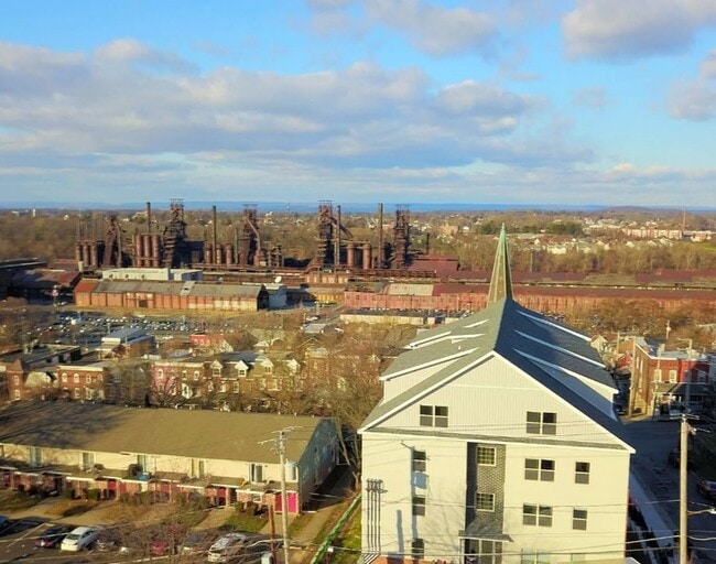 Steel Stacks View - City Views Apartments