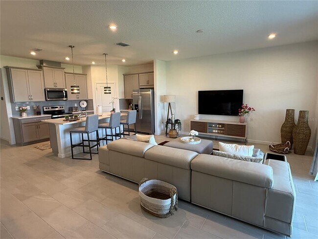 Foto del edificio - 1165 Lakeshore Breeze Pl