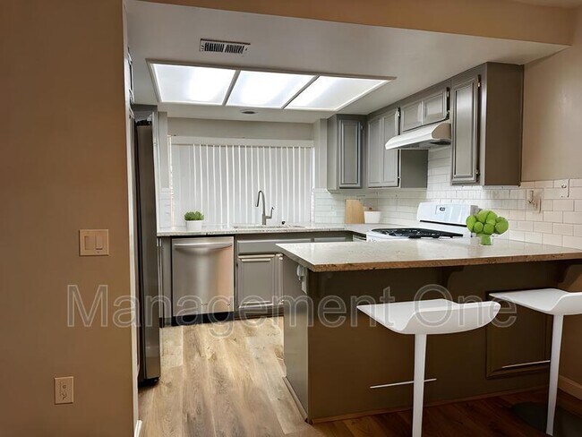 Building Photo - 941 Innkeeper