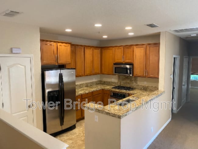 Building Photo - 3301 N Park Dr