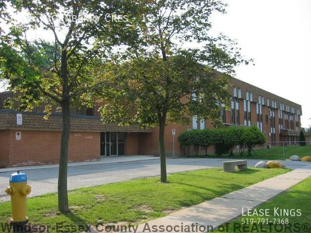 Building Photo - EAST WINDSOR CONDO WITHIN WALKING DISTANCE TO AMENITIES