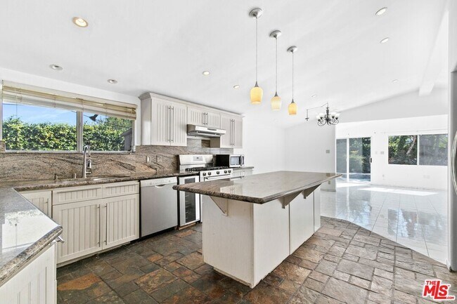 Foto del edificio - 20500 Archwood St