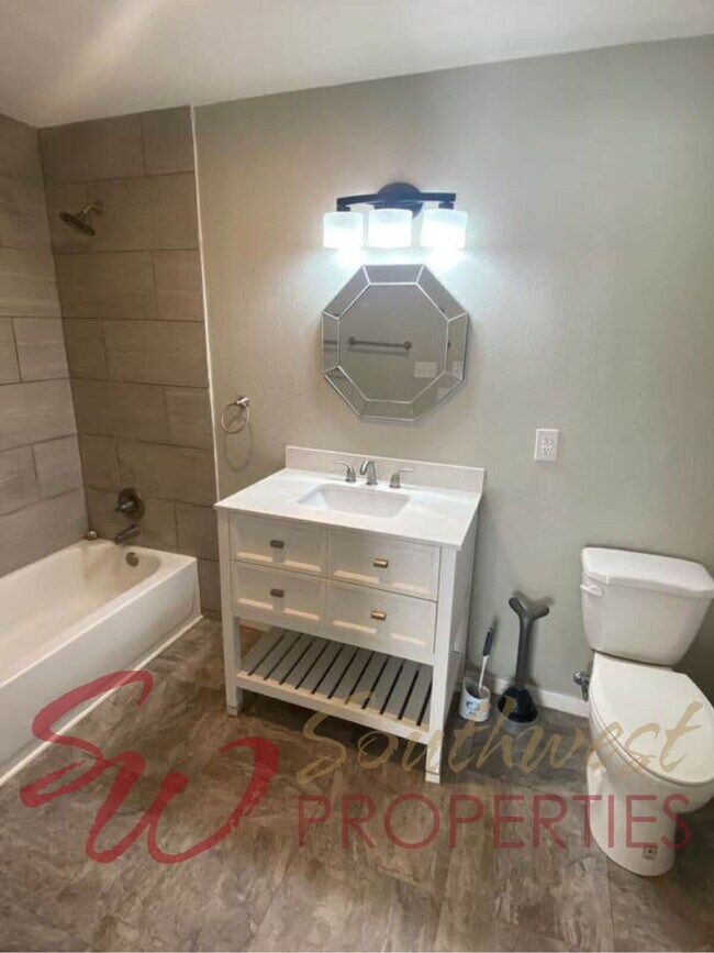 Building Photo - Spacious, lovely 3 bedroom in excellent area