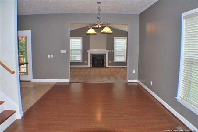 Foto del edificio - 845 Log Cabin Dr