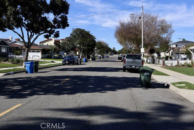 Building Photo - 422 Avenue E