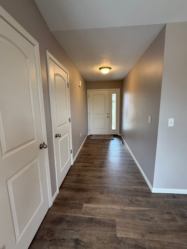 Building Photo - NEWLY REDESIGNED 4BR Basement home!!!!
