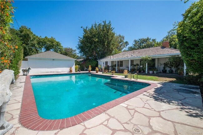 Foto del edificio - 3 br, 3 bath House - 4955 Odessa Ave