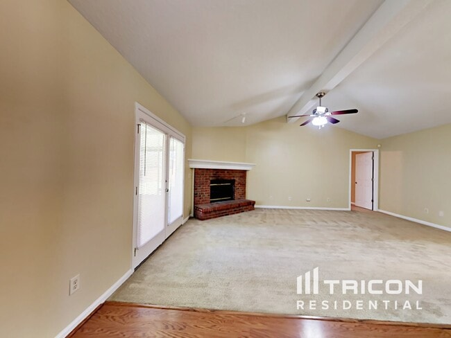 Foto del edificio - 4399 Princess Labeth Ct W