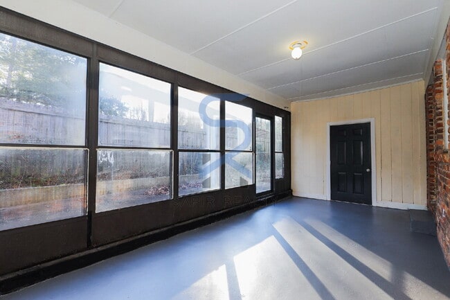 Building Photo - Move in before January 31st and choose your reward: a $250 Amazon Gift Card or a 55" Smart TV!